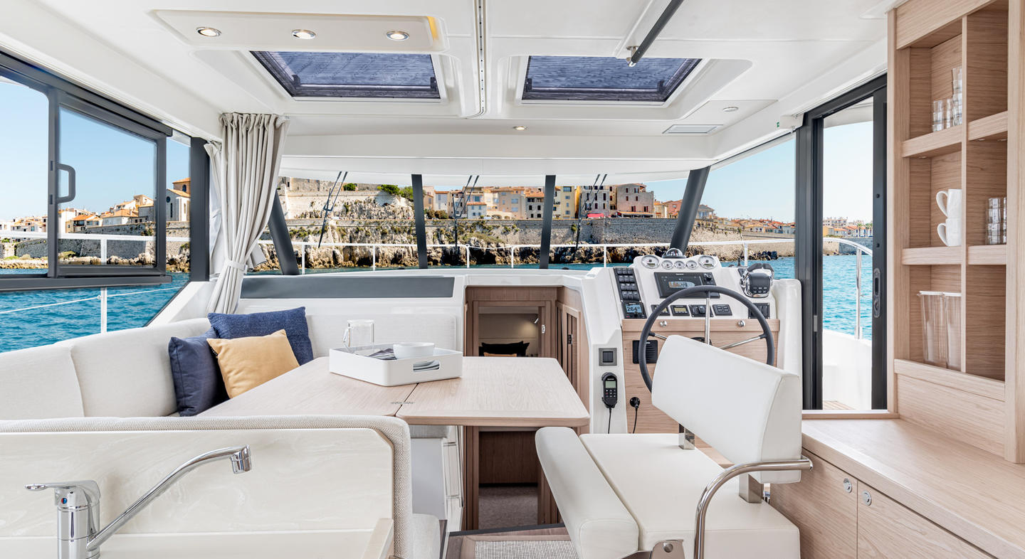 Swift_Trawler_41_Fly_Interior_01