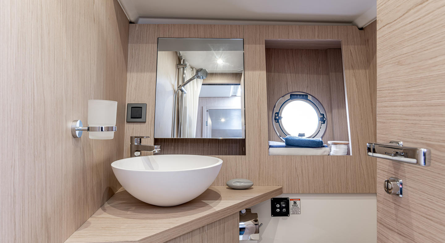 Swift_Trawler_41_Fly_Interior_16