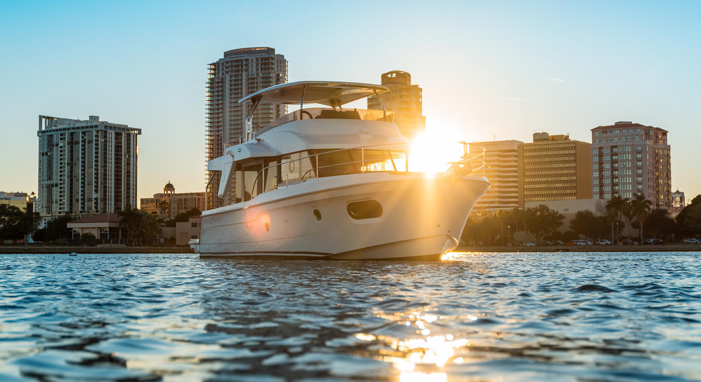 Swift_Trawler_47_Exterior_01