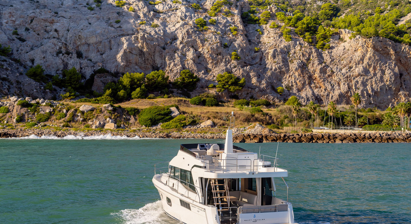 Swift_Trawler_47_Exterior_09